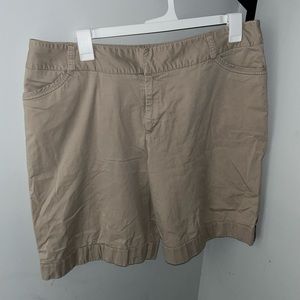Plus size tan kaki shorts